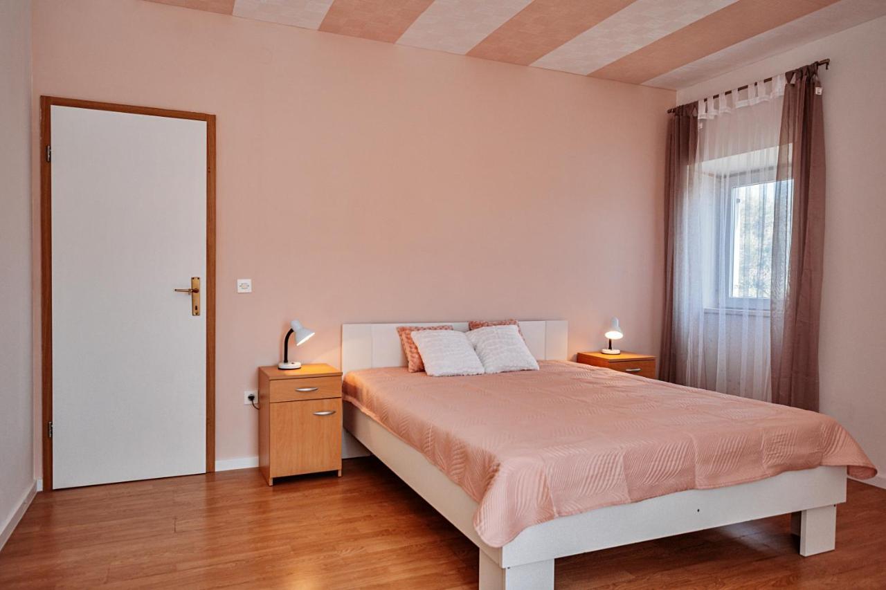 Rooms Emilija Božava Eksteriør bilde